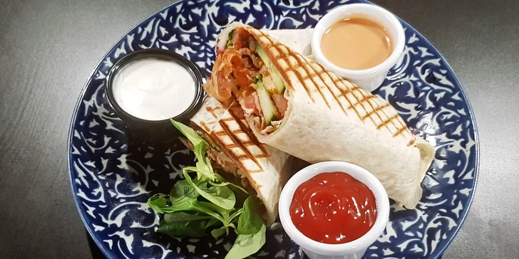 Falafel tortilla, kebab v tortille či s hranolky nebo cheesesteak pro jednoho