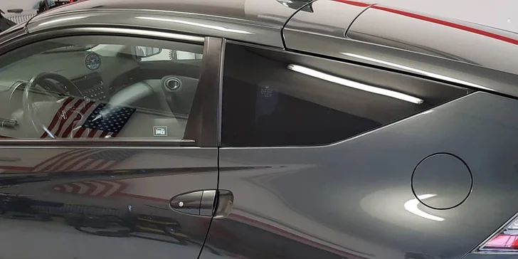 Instalace protislunečního pruhu na čelní sklo i tónování autoskel zadní části vozu