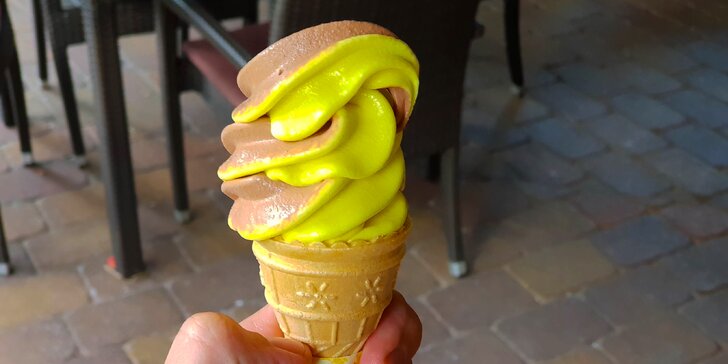 Osvěžte se při procházce Komenskými sady: 1 nebo 2 velké točené zmrzliny