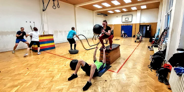 Kombinace hromadných Power tréninků a individuálních lekcí s trenérem