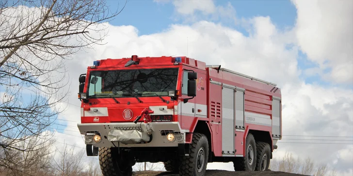 120min. jízda terénem a po houpačce v kabině 4 speciálů Tatra: hasičský vůz, náklaďák i jeřáb