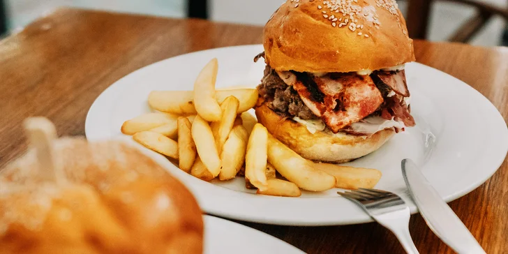 Beefburger z vyzrálého hovězího a hranolky pro 1 nebo 2 osoby