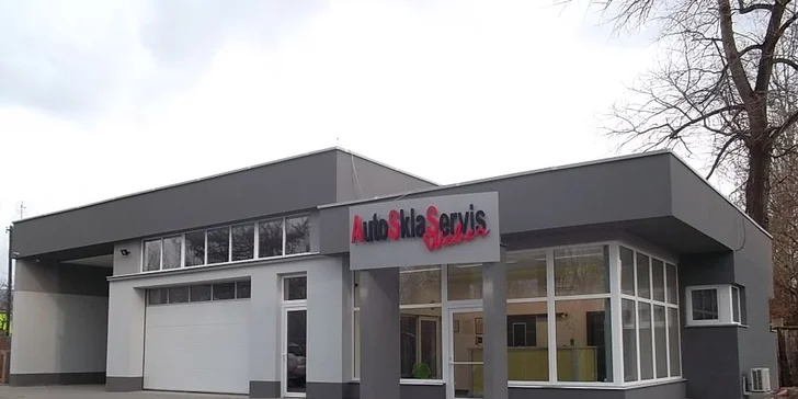 Důkladné čištění interiéru vozidla a sleva na autofólie