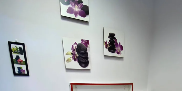 Ošetření nohou: dámská pedikúra klasik nebo i vč. krátké masáže chodidel či lakování