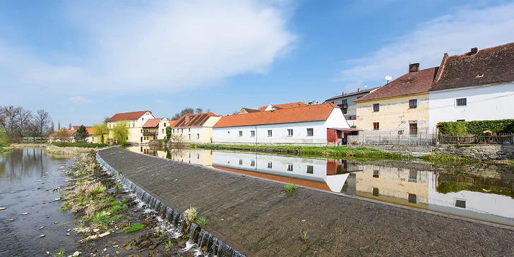 Čtyřchodové menu pro dva s lahví vína a 60 minut v privátním wellness