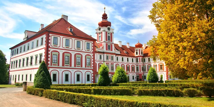 Jednodenní výlet: zámek Mnichovo Hradiště a Stránov, automobilové muzeum Škoda