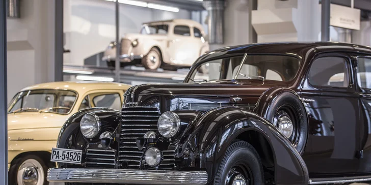 Jednodenní výlet: zámek Mnichovo Hradiště a Stránov, automobilové muzeum Škoda