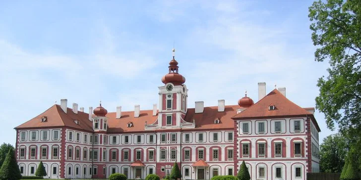 Jednodenní výlet: zámek Mnichovo Hradiště a Stránov, automobilové muzeum Škoda