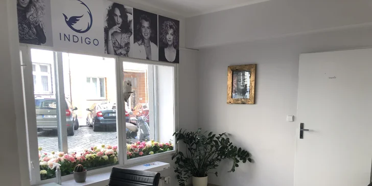 Ošetření a zkrášlení nehtů: manikúra nebo pedikúra i lakování v salonu na Žižkově