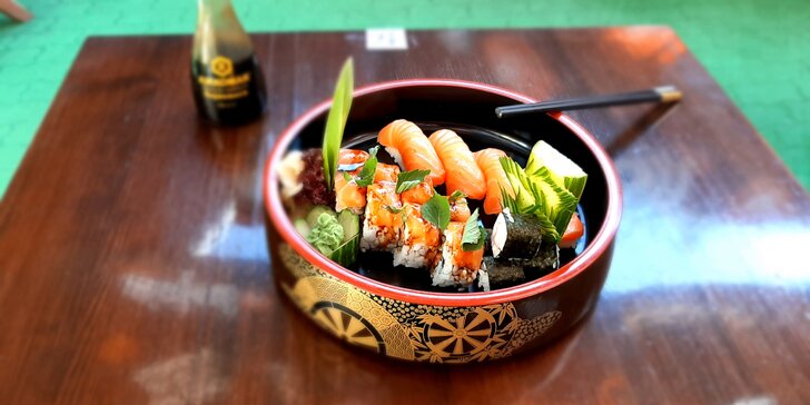 Sushi set s 16 nebo 30 ks i miso polévkami, restaurace s velkou zahrádkou