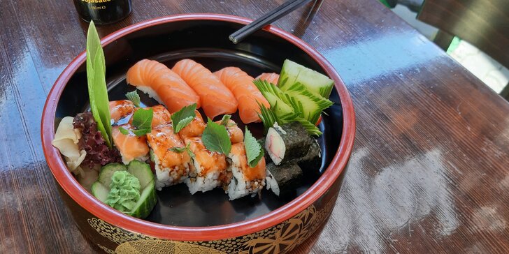 Sushi set s 16 nebo 30 ks i miso polévkami, restaurace s velkou zahrádkou