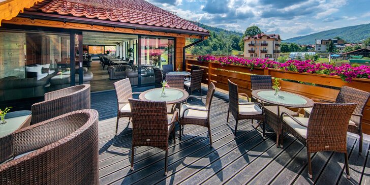 Pobyt ve 4* hotelu v polských Beskydech: snídaně či polopenze, neomezený wellness a bazény v létě
