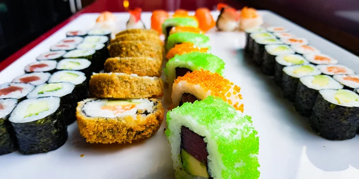 Sushi sety s 32 až 53 ks: krab, krevety, tuňák, okurka, avokádo i losos