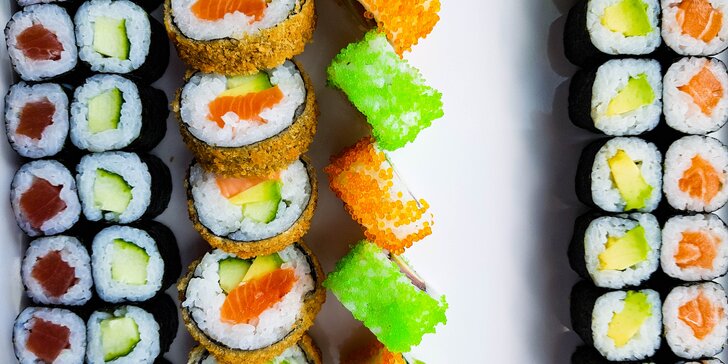 Sushi set s 53 kousky: krab, krevety, tuňák, okurka a avokádo i losos v tempuře