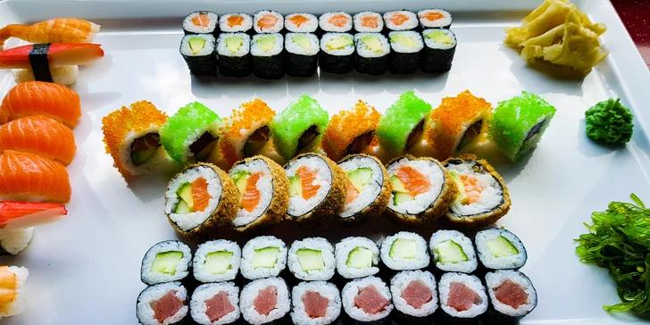 Sushi sety s 32 až 53 ks: krab, krevety, tuňák, okurka, avokádo i losos