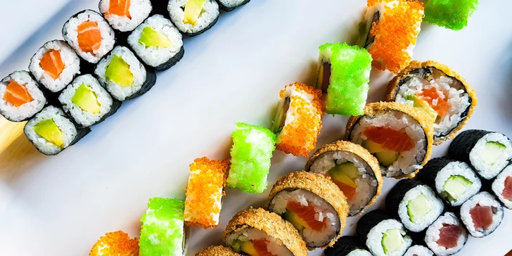 Sushi sety s 32 až 53 ks: krab, krevety, tuňák, okurka, avokádo i losos