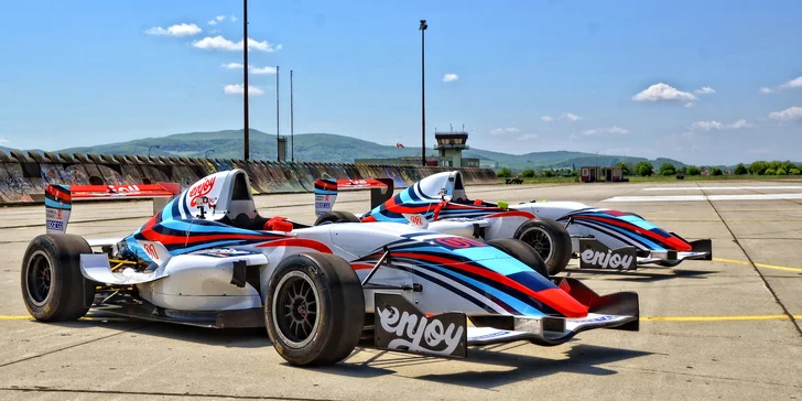 Vystřelíte jako šíp: exkluzivní jízda v závodní formuli