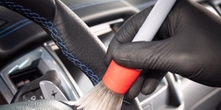 Car detailing vozu: ruční mytí, kompletní vyluxování, čištění laku i tepování interiéru