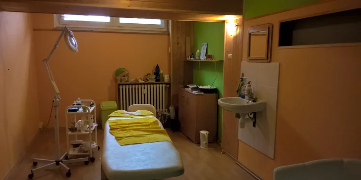 Kompletní kosmetické ošetření pleti včetně masáže obličeje, krku a dekoltu