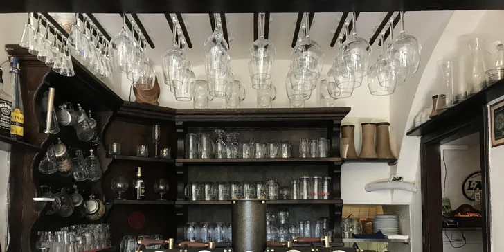 Americká hostina pro až 4 nebo 8 osob: Křídla, žebra, stripsy i burgery