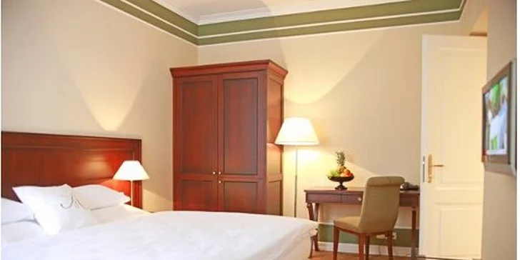 Pobyt v centru Prahy: hotel u Staroměstského náměstí se snídaní i lahví sektu