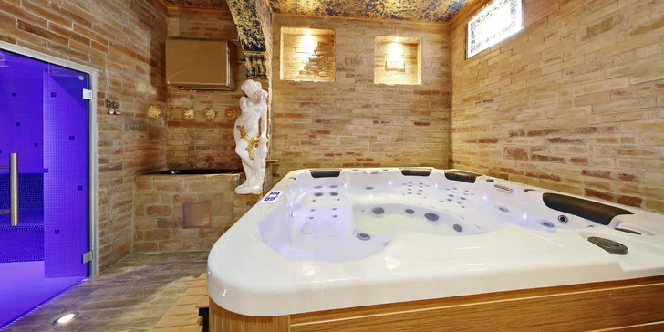 Romantika v krásných Piešťanech: stylová vila se snídaní i privátním wellness pro dva