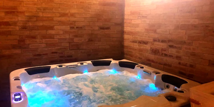 Romantika v krásných Piešťanech: stylová vila se snídaní i privátním wellness pro dva