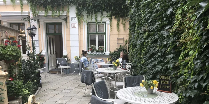 Romantika v krásných Piešťanech: stylová vila se snídaní i privátním wellness pro dva