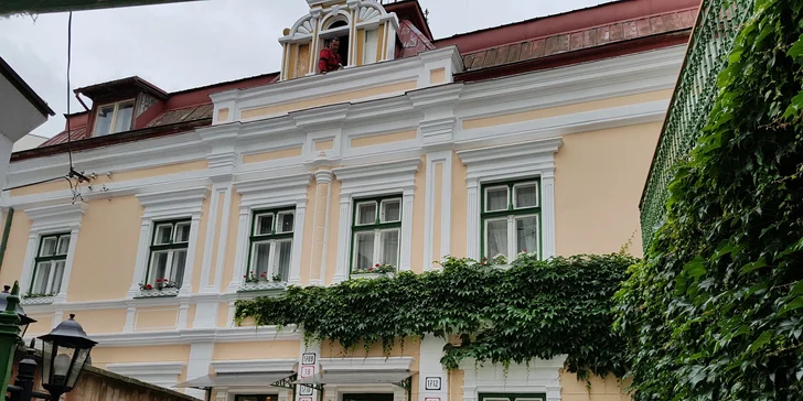 Romantika v krásných Piešťanech: stylová vila se snídaní i privátním wellness pro dva