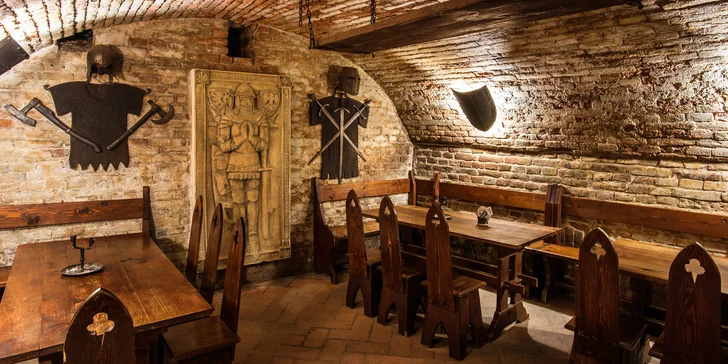 Americká hostina pro až 4 nebo 8 osob: Křídla, žebra, stripsy i burgery