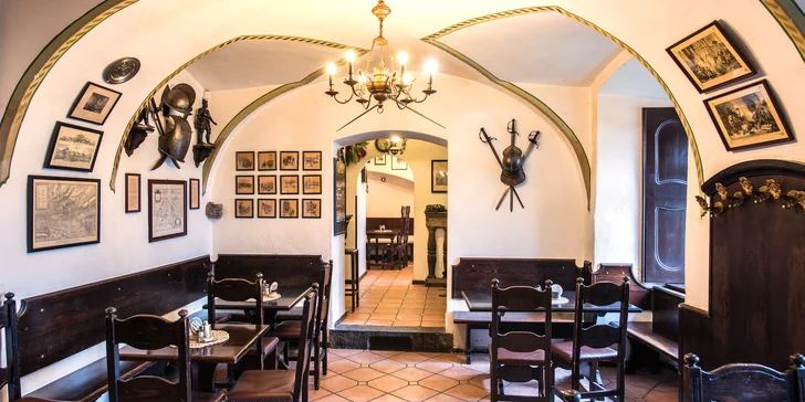 Americká hostina pro až 4 nebo 8 osob: Křídla, žebra, stripsy i burgery