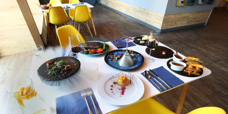 Vyladěné menu v Guestu pro 2 osoby: hovězí tatarák, rump steak i cheesecake