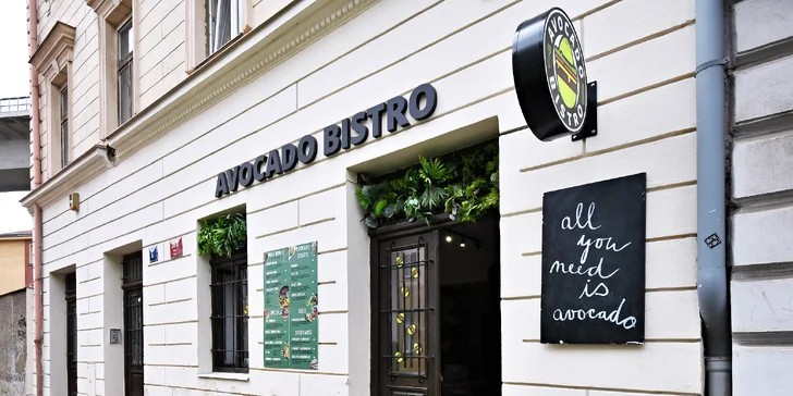 Burrito s avokádem podle výběru ze 3 druhů a ledový čaj pro 1 i 2 osoby