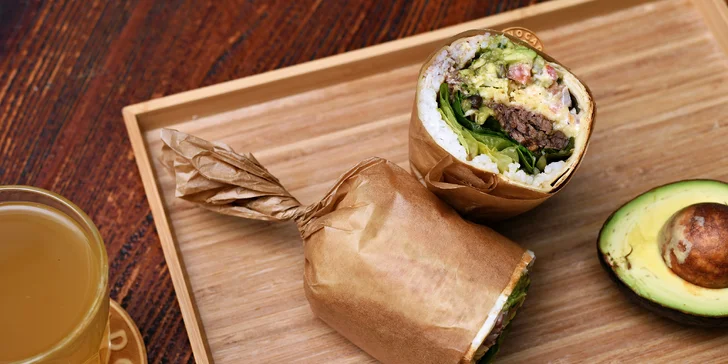 Burrito s avokádem podle výběru ze 3 druhů a ledový čaj pro 1 i 2 osoby