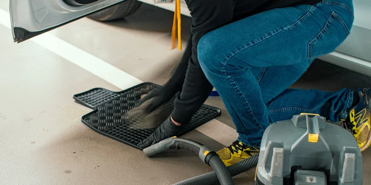 Mobilní myčka aut: mytí karoserie, vyleštění skel, tepování sedaček i kompletní péče
