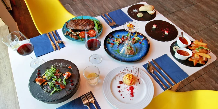 Vyladěné menu v Guestu pro 2 osoby: hovězí tatarák, rump steak i cheesecake