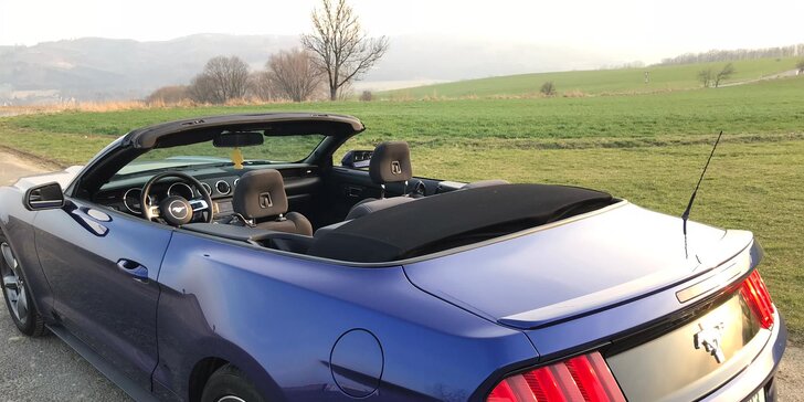 S větrem ve vlasech: 6–48 hodin i celý víkend v elegantním Fordu Mustang Cabrio