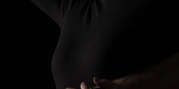 Profesionální focení portrétů, těhotenské i celé rodiny v ateliéru nebo exteriéru