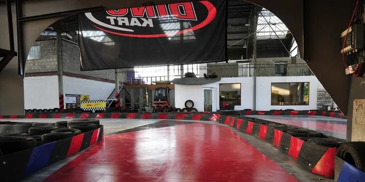 10 minut na motokáře nebo 3 hodiny paintballu