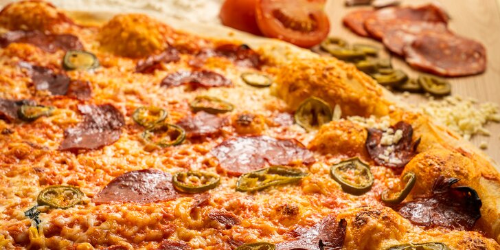 Křupavé a kulaté: jedna nebo dvě pizzy o průměru 33 cm k odnosu s sebou