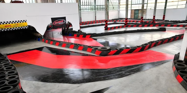 10 minut na motokáře nebo 3 hodiny paintballu