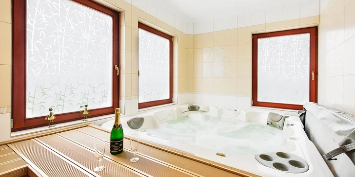 Čtyřchodové menu pro dva s lahví vína a 60 minut v privátním wellness