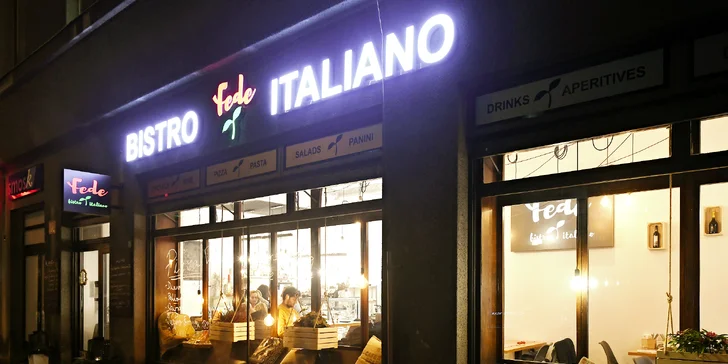 Posezení v moderním italském bistru v centru: tiramisu a káva nebo čaj pro 1–2 osoby
