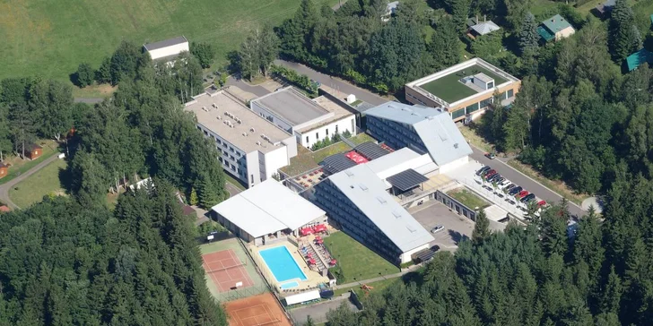 Pobyt v hotelu na Seči: polopenze, bazén, relaxace v Akvafit i Wellness & Spa centru a sport