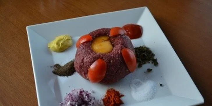 500gramový hovězí tatarák a topinek, kolik jen sníte, v botelu Vodník