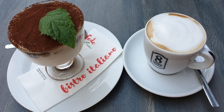 Posezení v moderním italském bistru v centru: tiramisu a káva nebo čaj pro 1–2 osoby