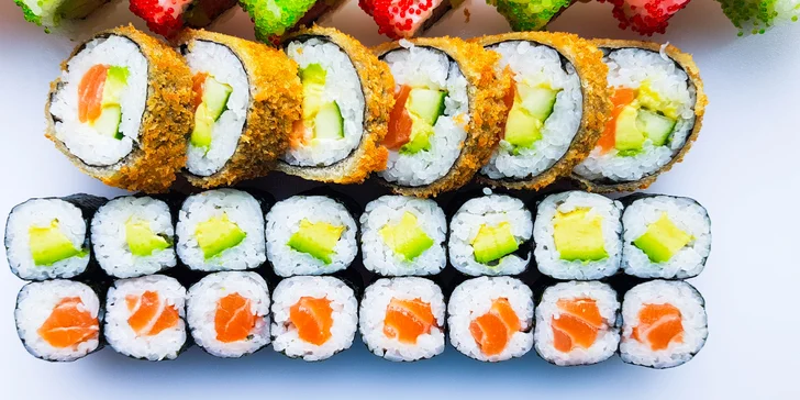 Japonská Ostrava: set 32 či 50 ks sushi s rybami, krevetami i avokádem