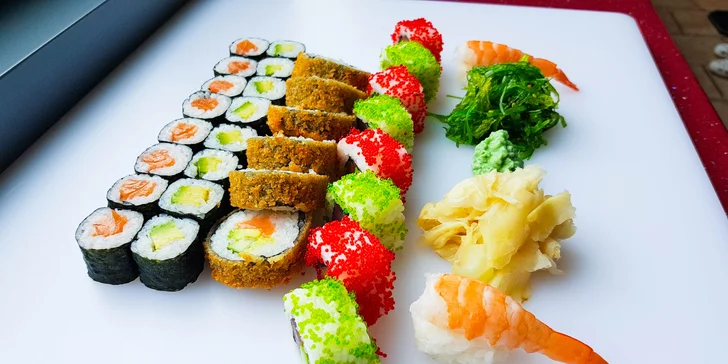 Japonská Ostrava: set 32 či 50 ks sushi s rybami, krevetami i avokádem