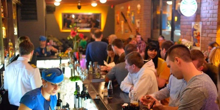 Pořádné menu pro jednoho i pro dva: burger, quesadilla, sendvič či tacos, hranolky a pivo