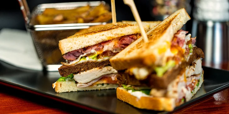 Pořádné menu pro jednoho i pro dva: burger, quesadilla, sendvič či tacos, hranolky a pivo
